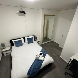  Apartment Unique Double Bedroom